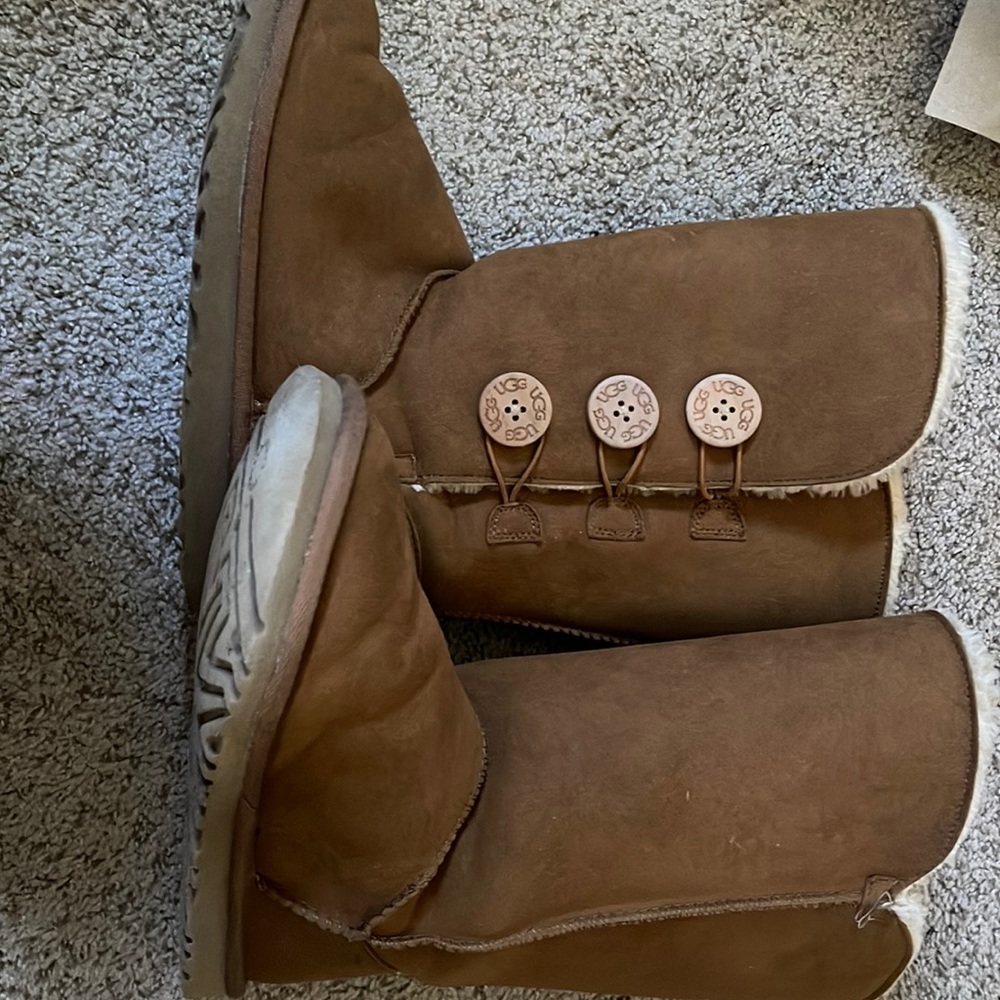 Ugh boots size 10